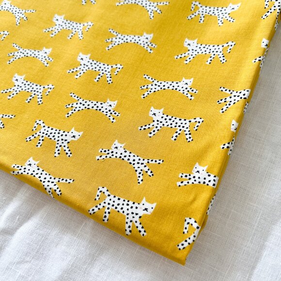 0.6 yd - Ruby Star Society - Darlings 2 - Cats - Golden - Fabric - Picture 2 of 4